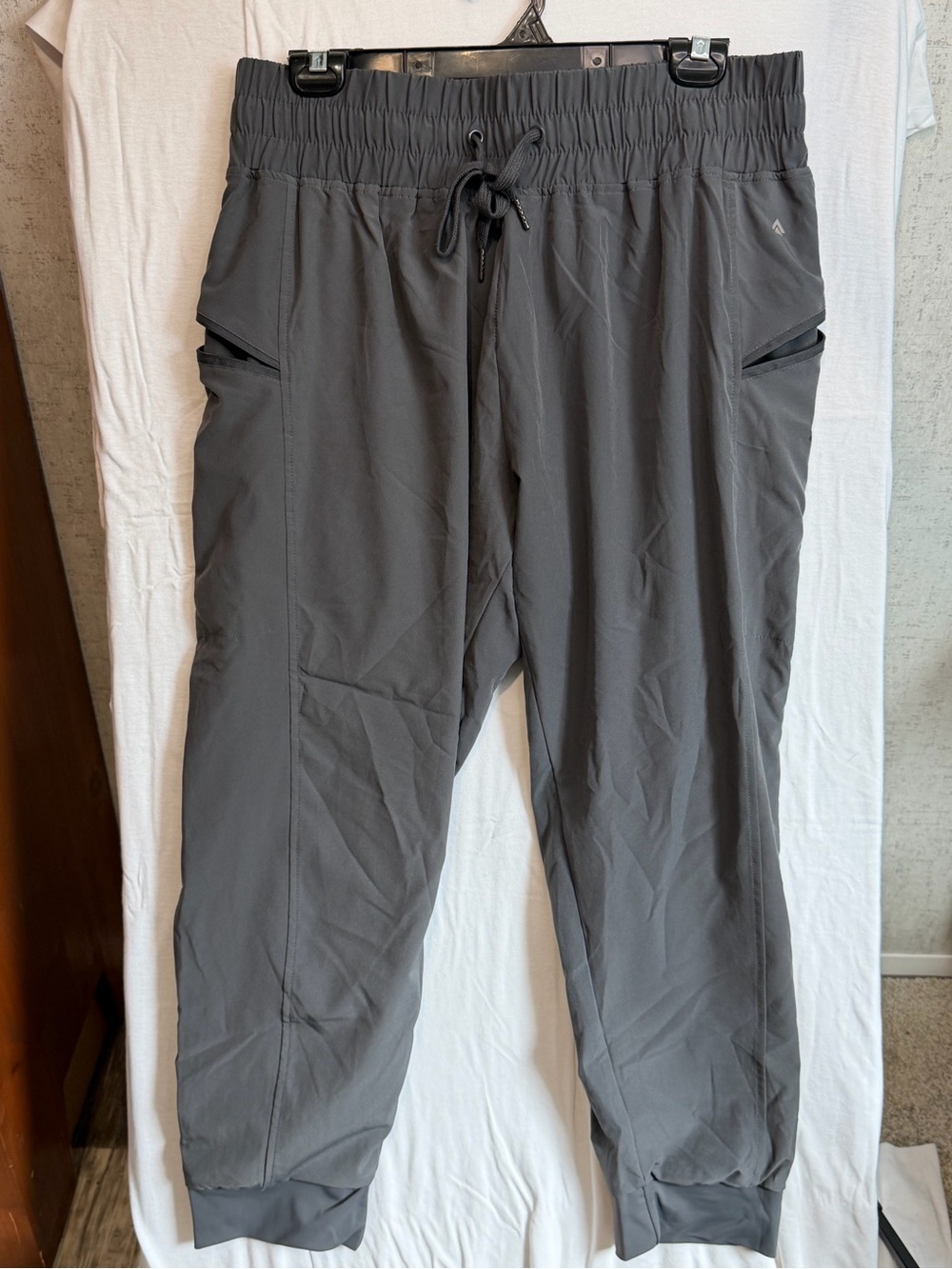 CALI Sport Gray Lightweight Performance Joggers Size Large